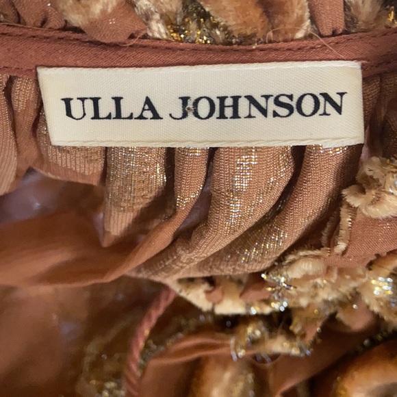 Beautiful gold blouse perfect for many occasions - Picture 2 of 6